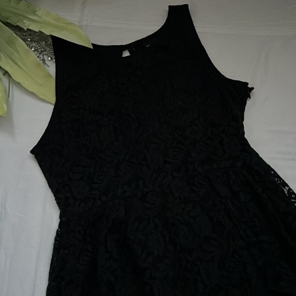 ⭐️MINKPINK Lace Hi Low Dress⭐️ - Picture 4 of 15